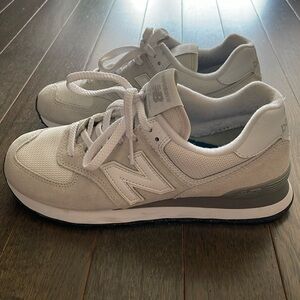Excellent condition! New Balance 574